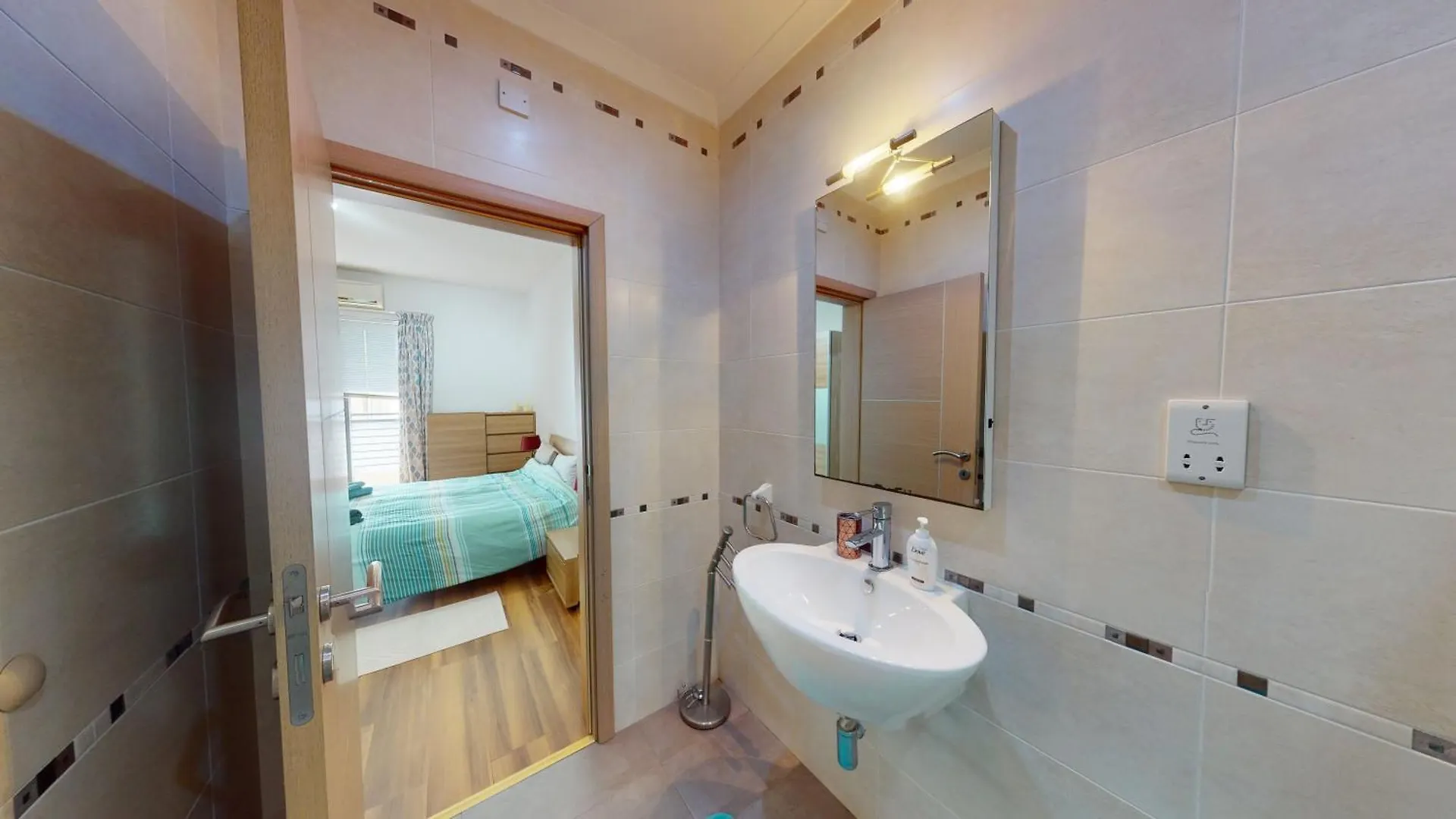 4Th Floor Apartment In Tigne Sliema