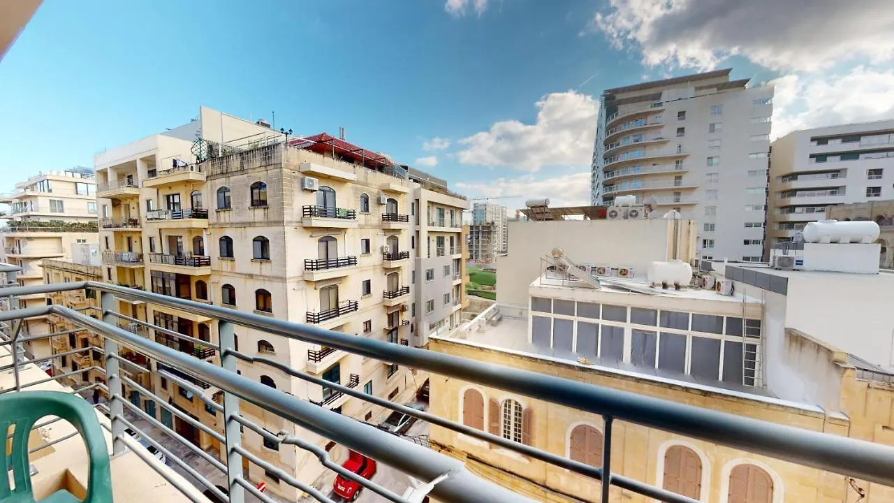 4Th Floor Apartment In Tigne Sliema